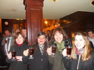 Cheers! Ladies with heated cider (warm-up pitstop). From left to right: Kristina Narvidaite, Magda Garcia, Valentina Nikiforova, Sarah Caldwell.