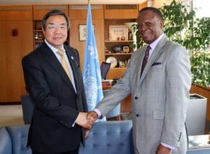 IMO Secretary-General Koji Sekimizu welcomes His Excellency Paul William Lumbi, Zambia’s High Commissioner to the United Kingdom.