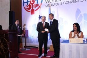 IMO's SG Koji Sekimizu receiving the keys to the City by Mayor José Blandón