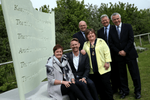 Artists Debi Keable and her piece ‘Ebb Flow’ with CEO Hull 2017 Martin Green; Simon Brett, ABP; Lord Mayor and Admiral of the Humber Cllr Anita Harrison; Tim Rix, Chair, Green Port Growth Fund; Simon Bird, ABP Director Humber (image courtesy of ABP/David Lee Photography)