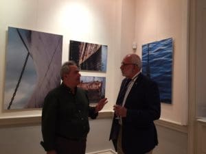 The artist explaining to John Faraclas the ...anchoring shooting procedure - picture by Anny Zade