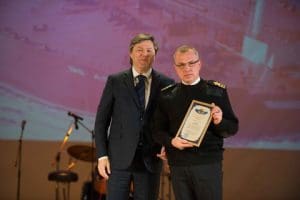 Eduard Apiyants (right), first mate of Tanker Kuban receives letter of gratitude from Rosmorrechflot